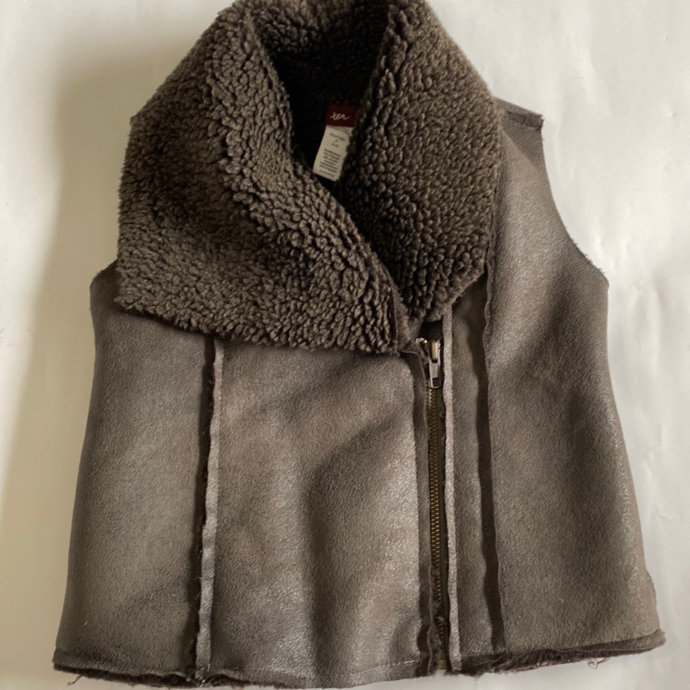Tea collection girls 4-5 faux shearling vest